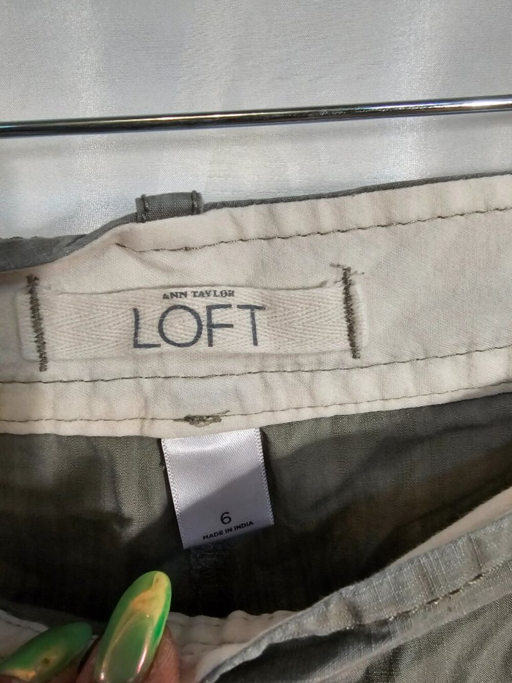 Loft cotton cargo capris. Size 6. - Picture 4 of 5